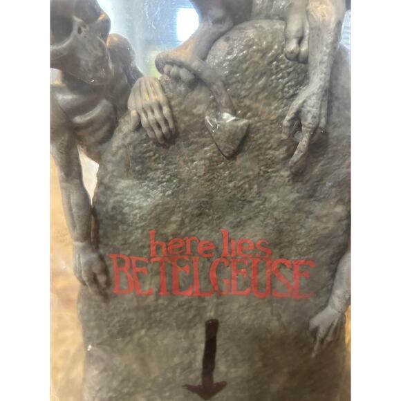 Beetlejuice Exclusive Tombstone Popcorn Bucket Lite Up Halloween SEALEDFAST SHIP - Picture 3 of 6